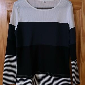 Source Unknown Colorblock Long Sleeve Top in White and Black
